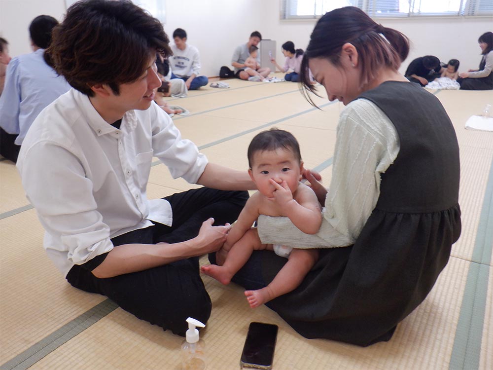 ベビーマッサージ